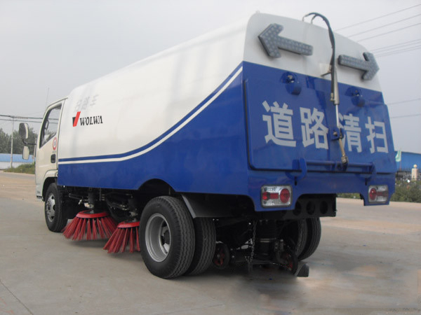 東風福瑞卡掃路車